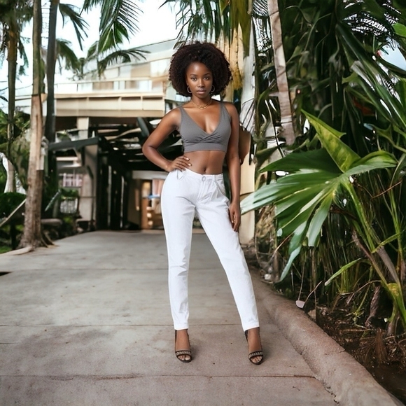 Women’s Jeans White Cotton Jeans Jessica Simpson Relaxed Skinny Roll Crop Jeans - Picture 1 of 6